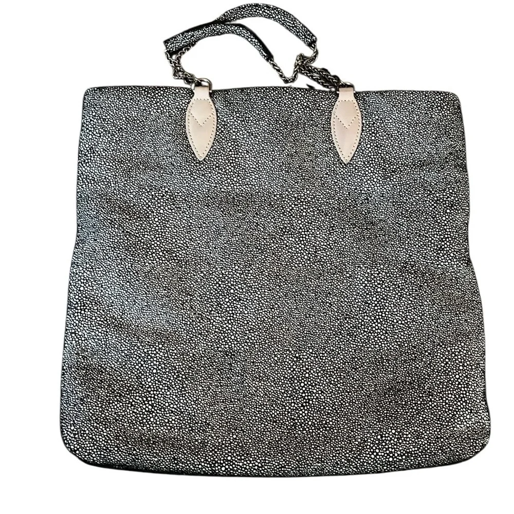 SORIAL Black and White Pebbled/ Dot Shimmer Chain Link Hand Bag